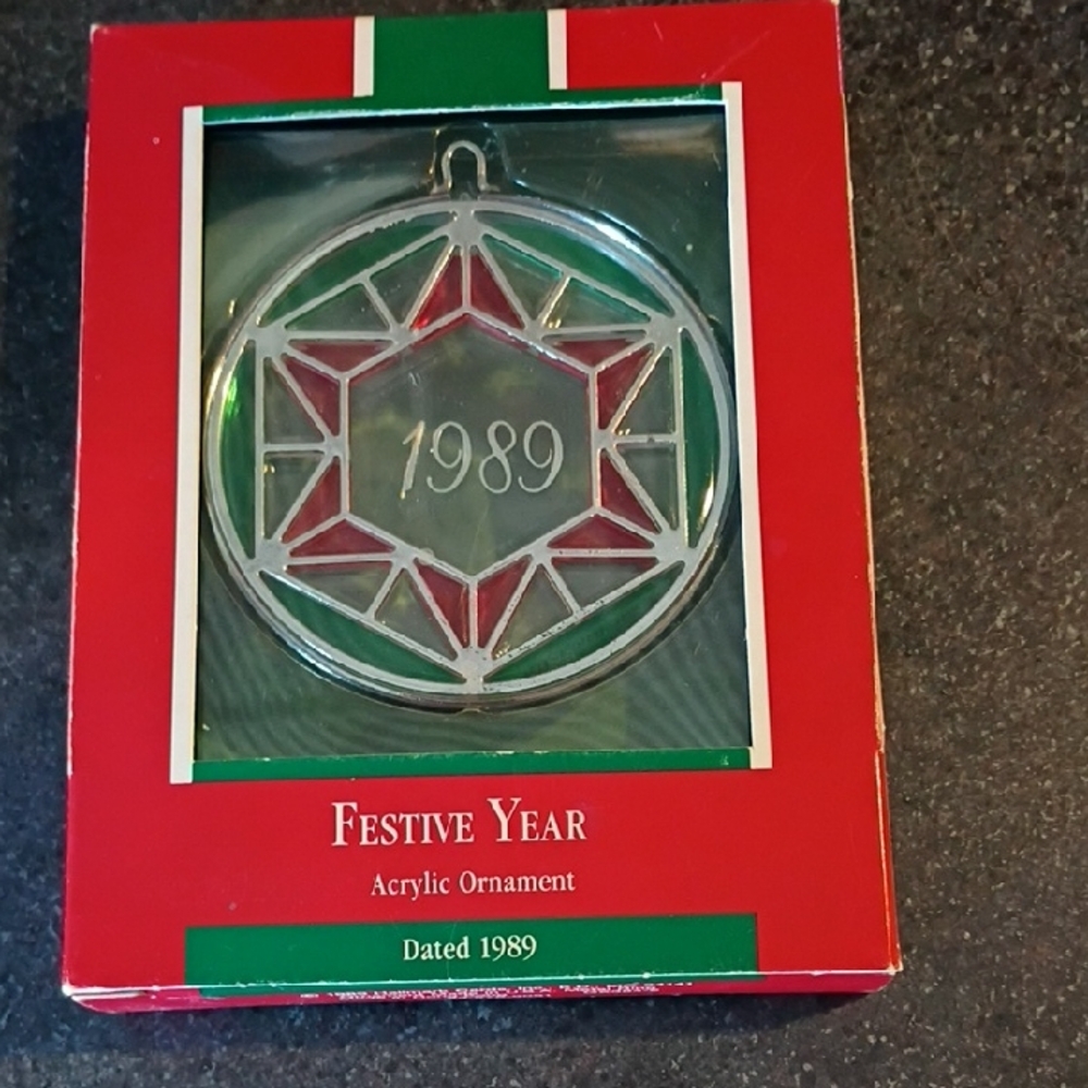 Hallmark 1989 Festive Year Ornament